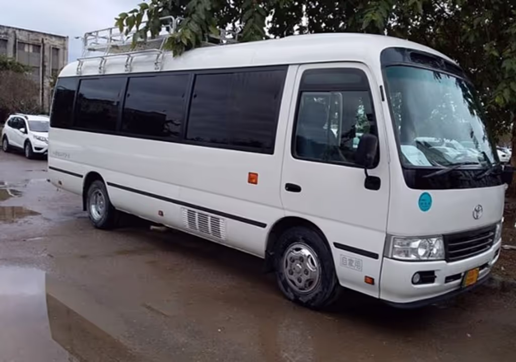 Northern Areas Private Tour - 9–15 Pax: Toyota Coaster Saloon