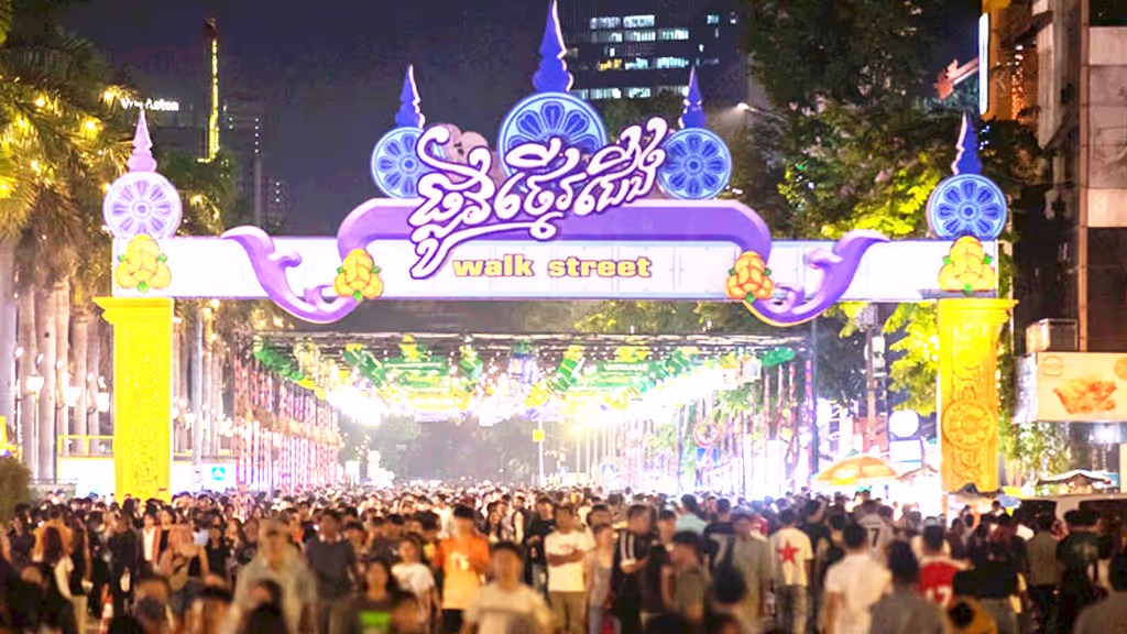 Siem Reap Private Tour - Phnom Penh Walk Street – a lively night-time attraction filled with food stalls, lights, music, and crowds, showcasing the city’s vibrant street culture and festive spirit.