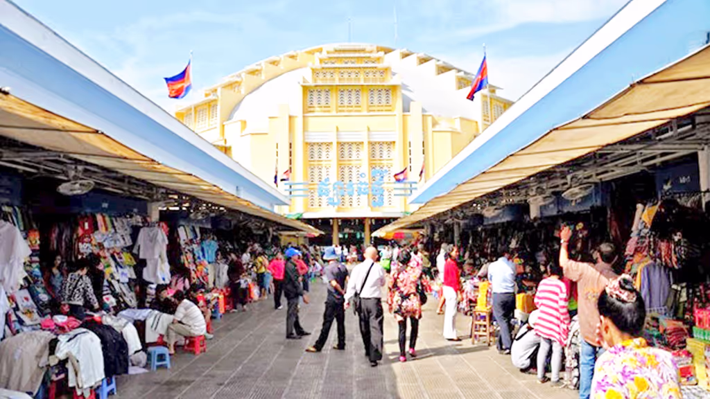 Siem Reap Private Tour - Phnom Penh Central Market (Psar Thmei) – an iconic 1937 art-deco landmark, bustling with stalls selling clothes, jewelry, souvenirs, and local goods, at the vibrant heart of the city.
