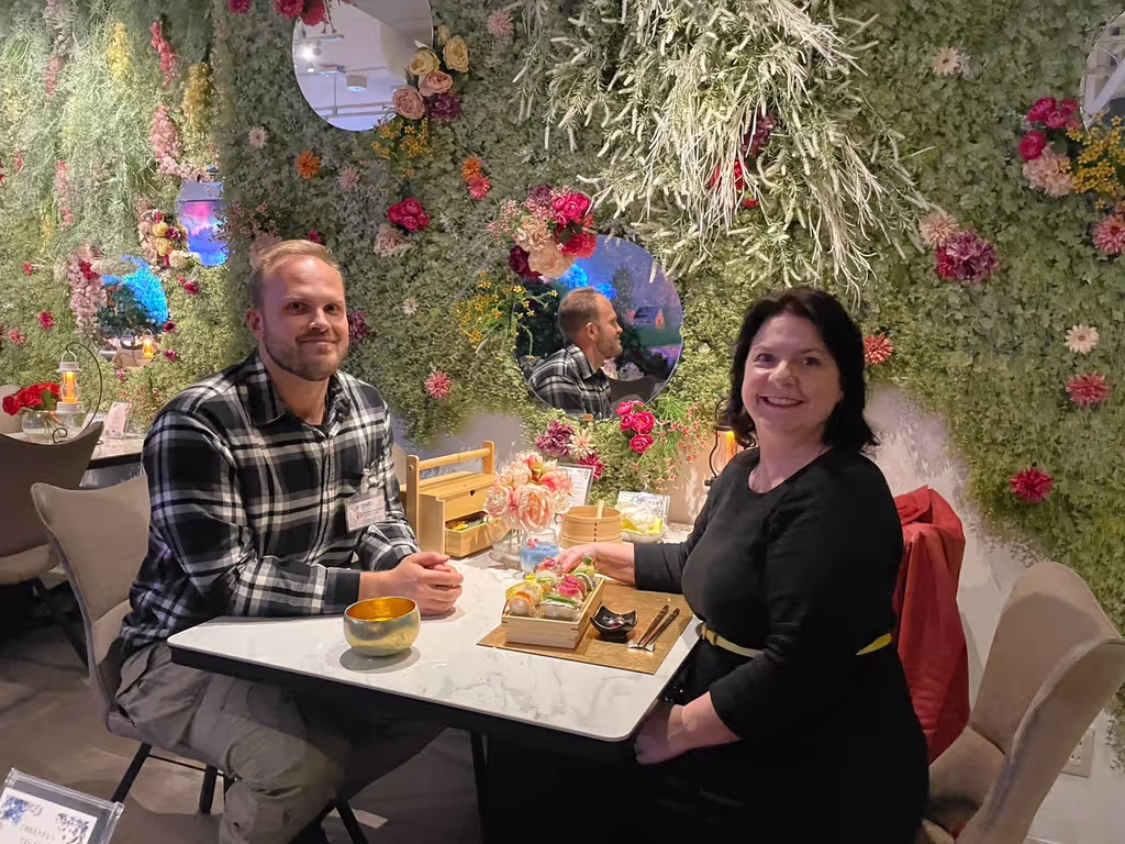 Kanagawa Private Tour - Sushi making experience with a customer