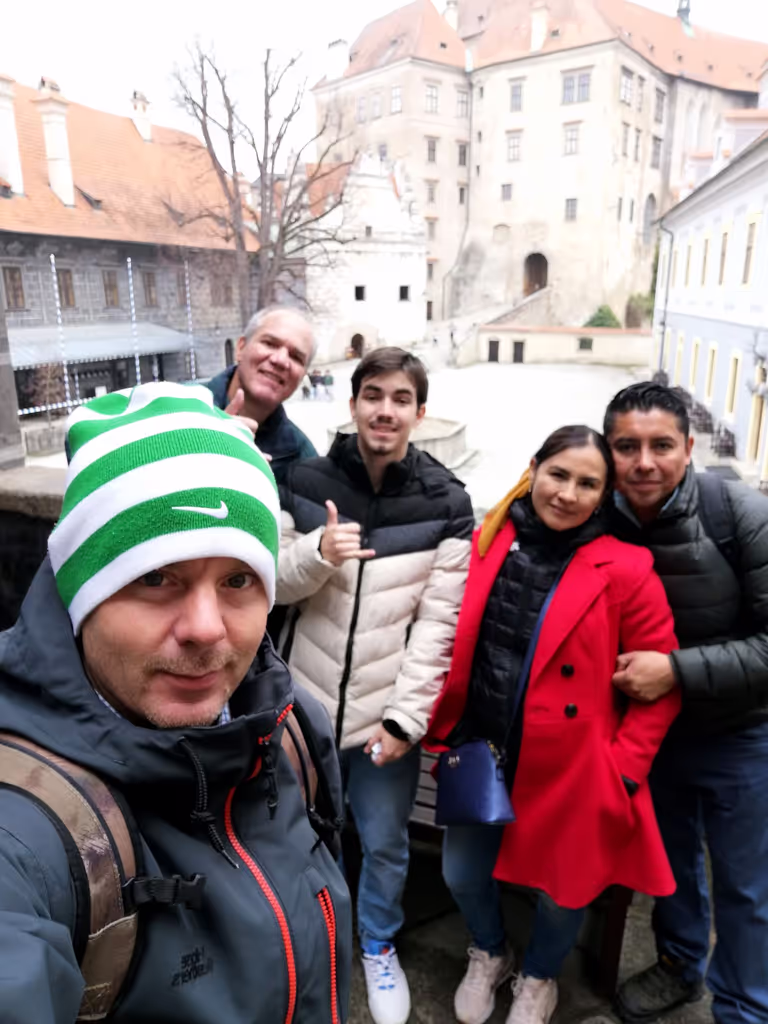 Stredocesky Kraj Private Tour - uno de los patios del castillo 