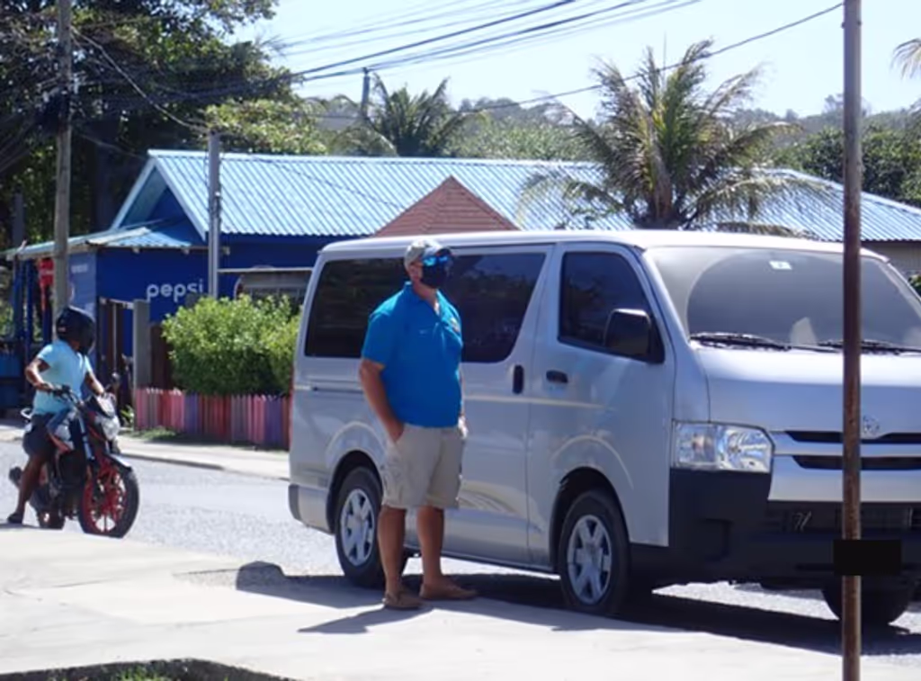 Islas de la Bahia Private Tour - Toyota Hiace Mini Bus, 14 seater