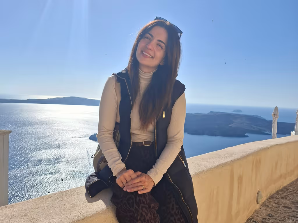 Santorini Private Tour - Caldera views on a sunny day