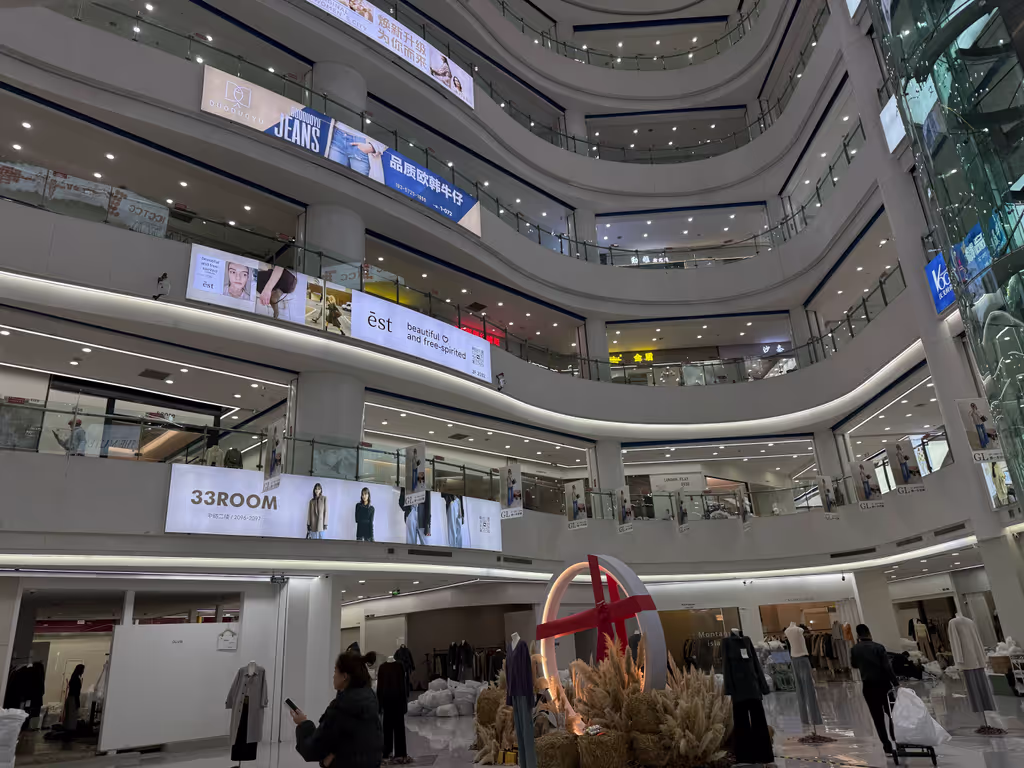 Hangzhou Private Tour - Clothing Market