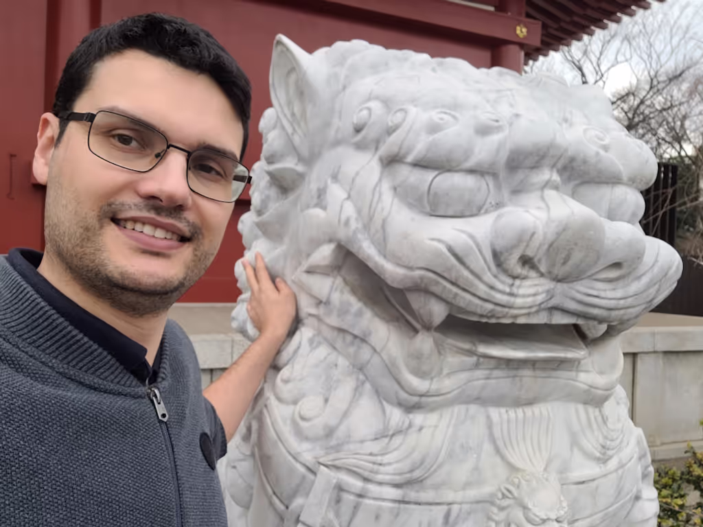 Tokyo Private Tour - Me taming a Komainu (lion-dog guardians of temples)