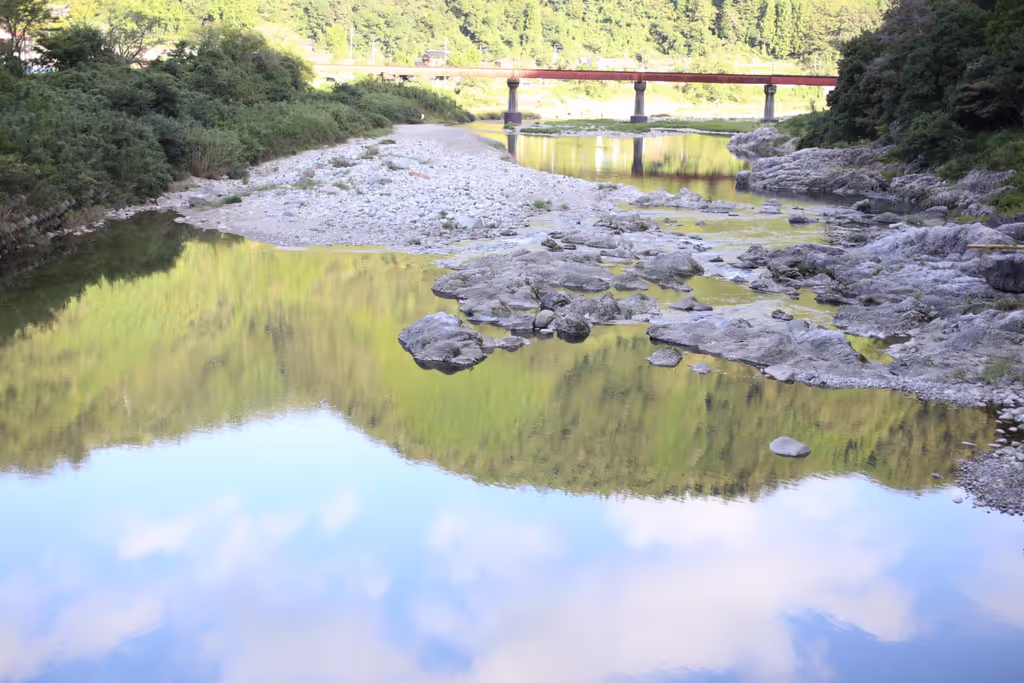 Hiroshima Private Tour - clean river
