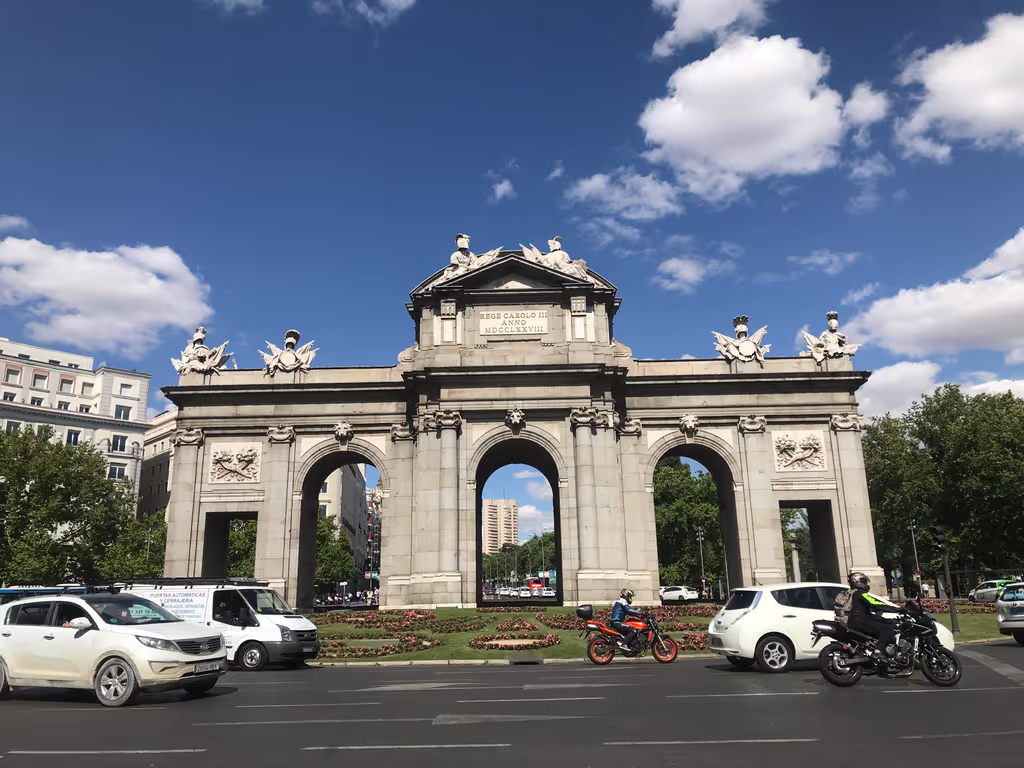Madrid Private Tour - Puerta de Alcalá