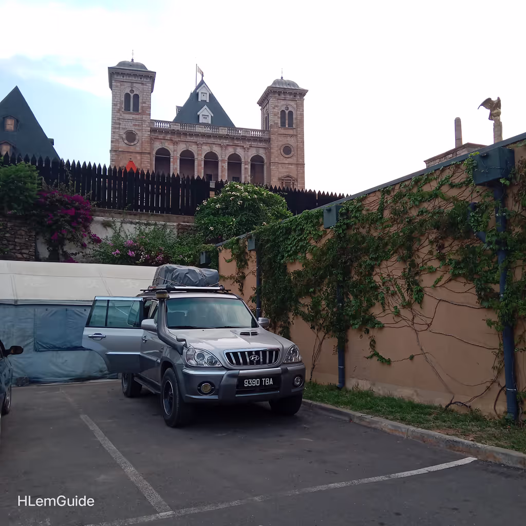 Antananarivo Private Tour - The Queen Palace and my Beast 