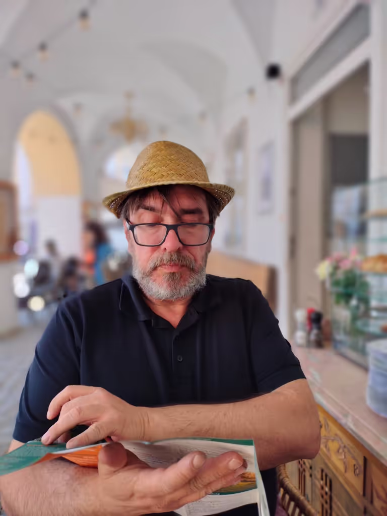 Vienna Private Tour - Austrian winemaker disguise