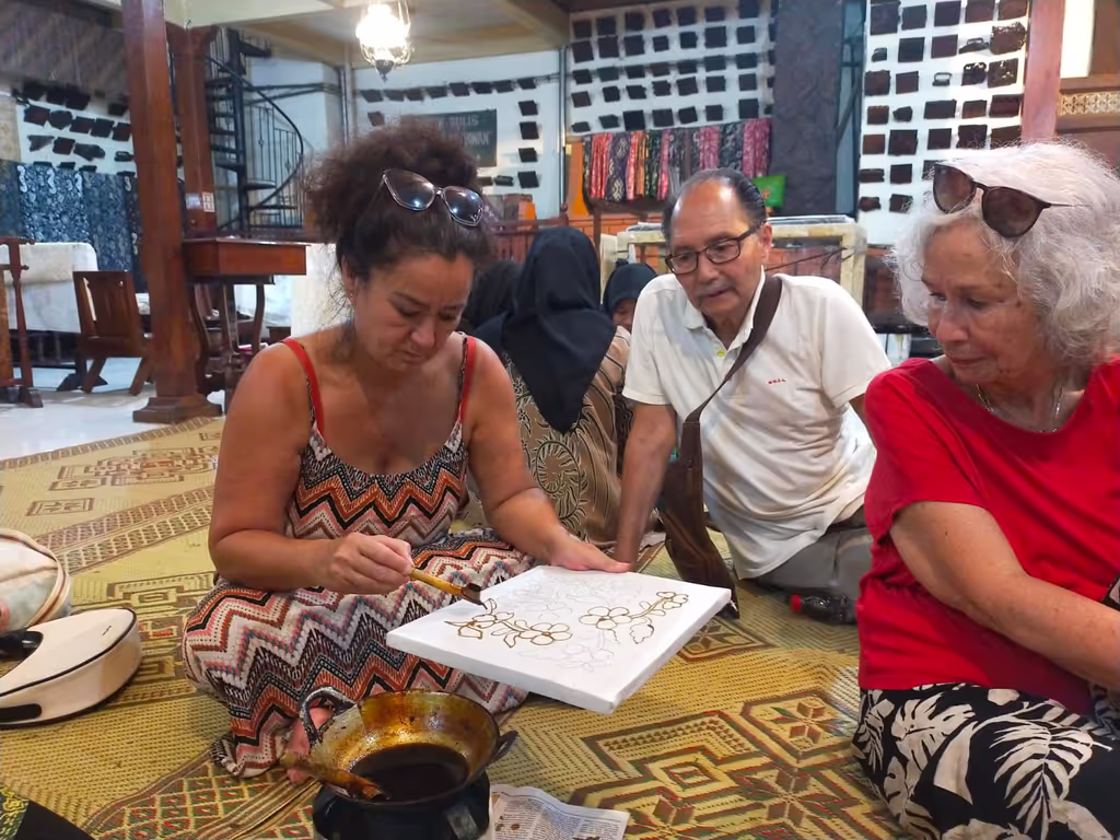 Central Java Private Tour - batik course 