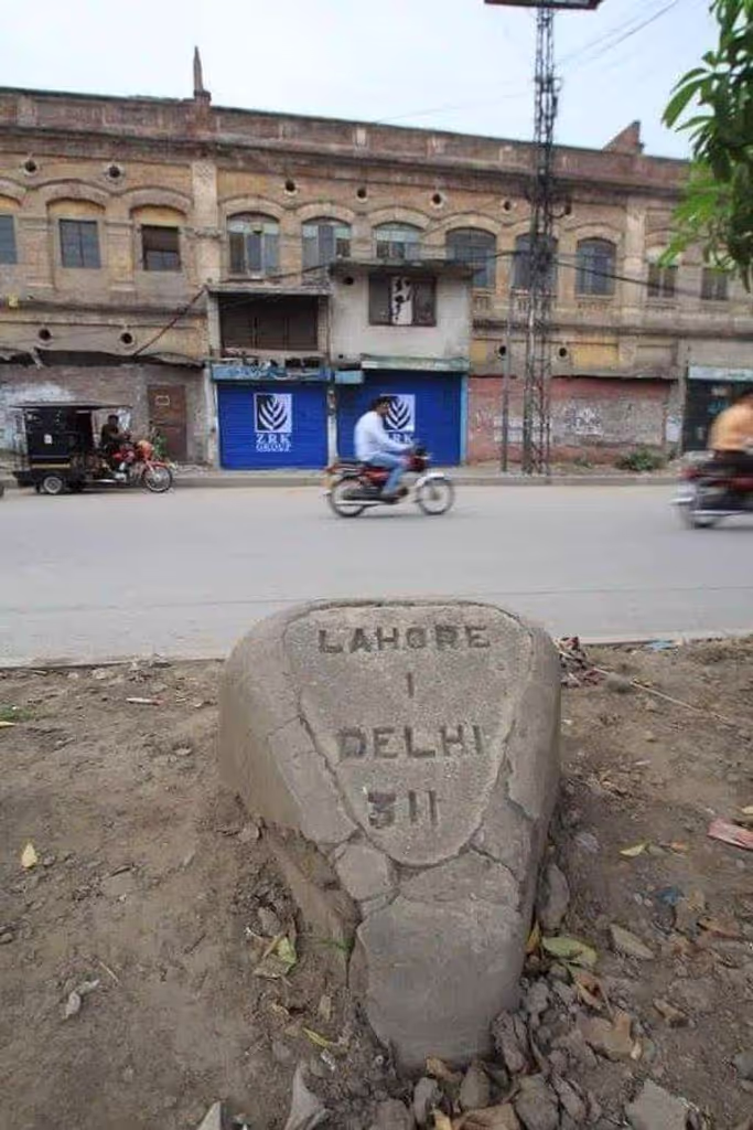 Lahore Private Tour - An old Mile Stone