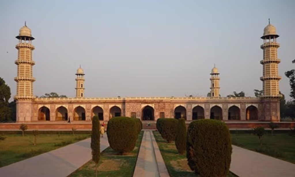 Lahore Private Tour - Jehangir's Tomb