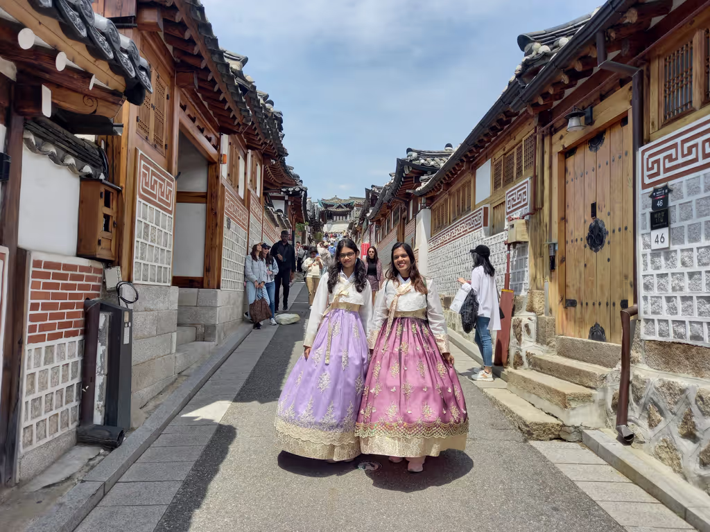 Seoul Private Tour - Bukchon Hanok neighborhood