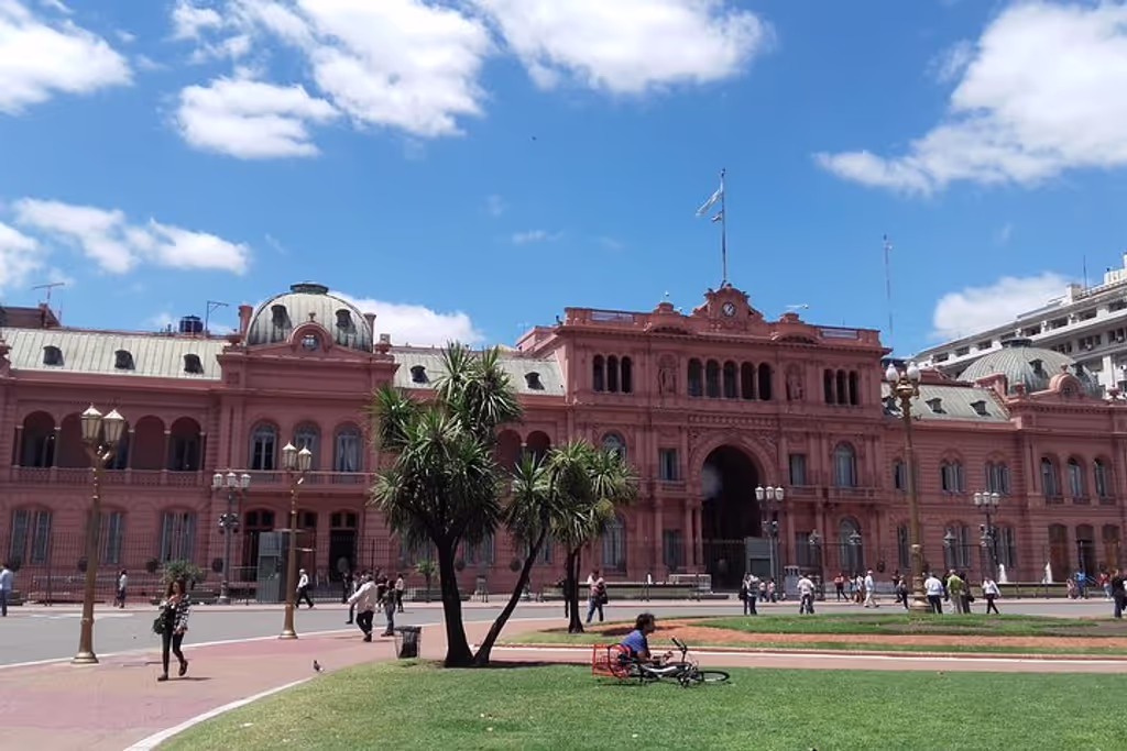 Buenos Aires Private Tour - Famous balcony