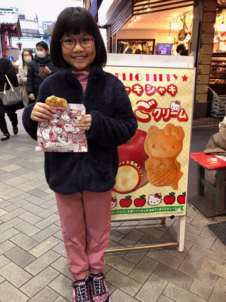 Tokyo Private Tour - Hello Kitty sponge cake