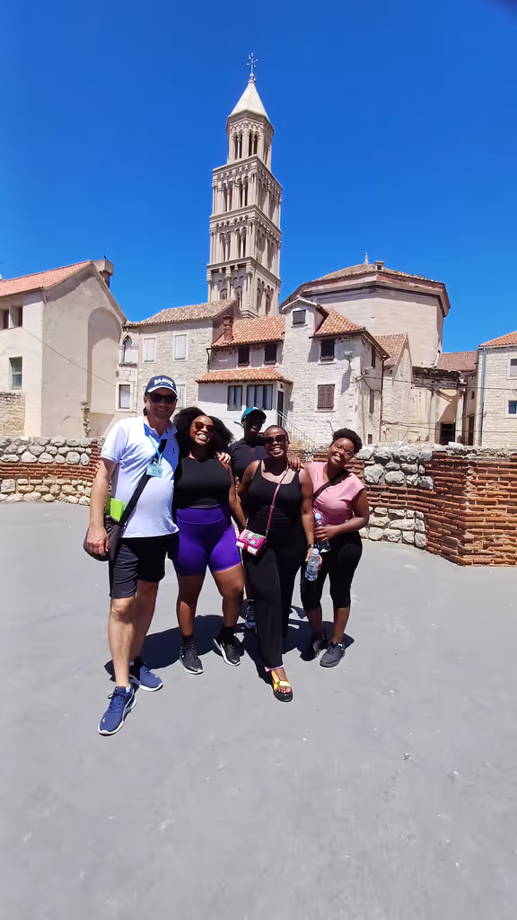 Split Private Tour - Happy Guests