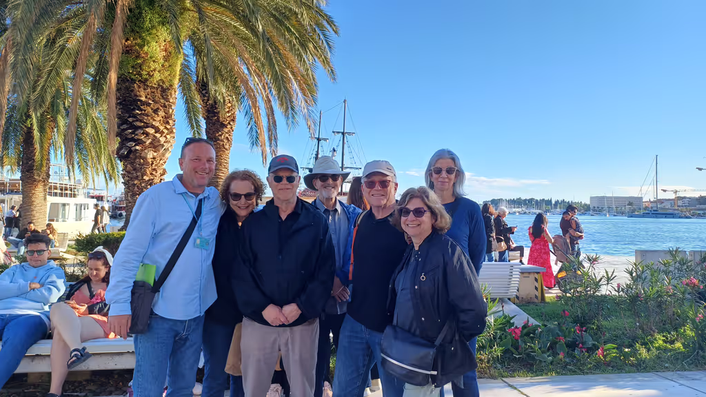 Split Private Tour - Happy Guests
