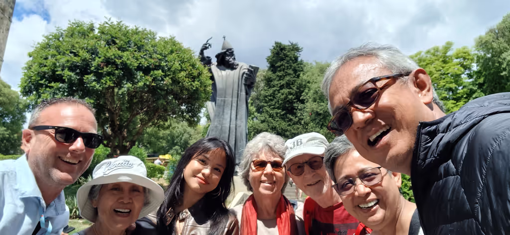 Split Private Tour - Happy Guests