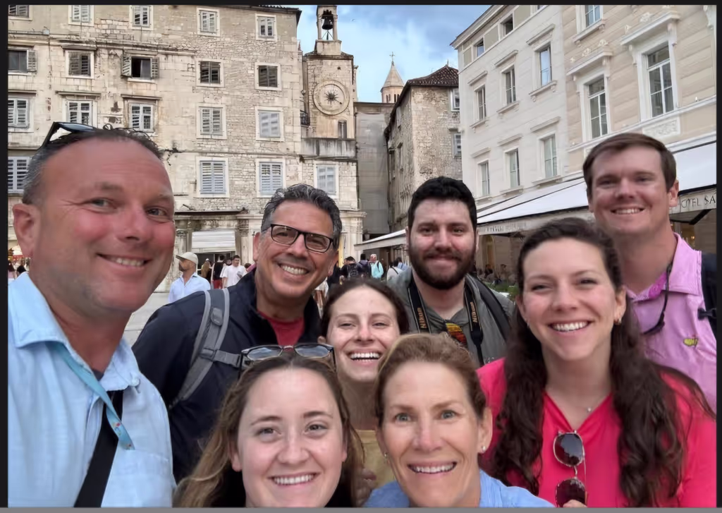 Split Private Tour - Happy Guests