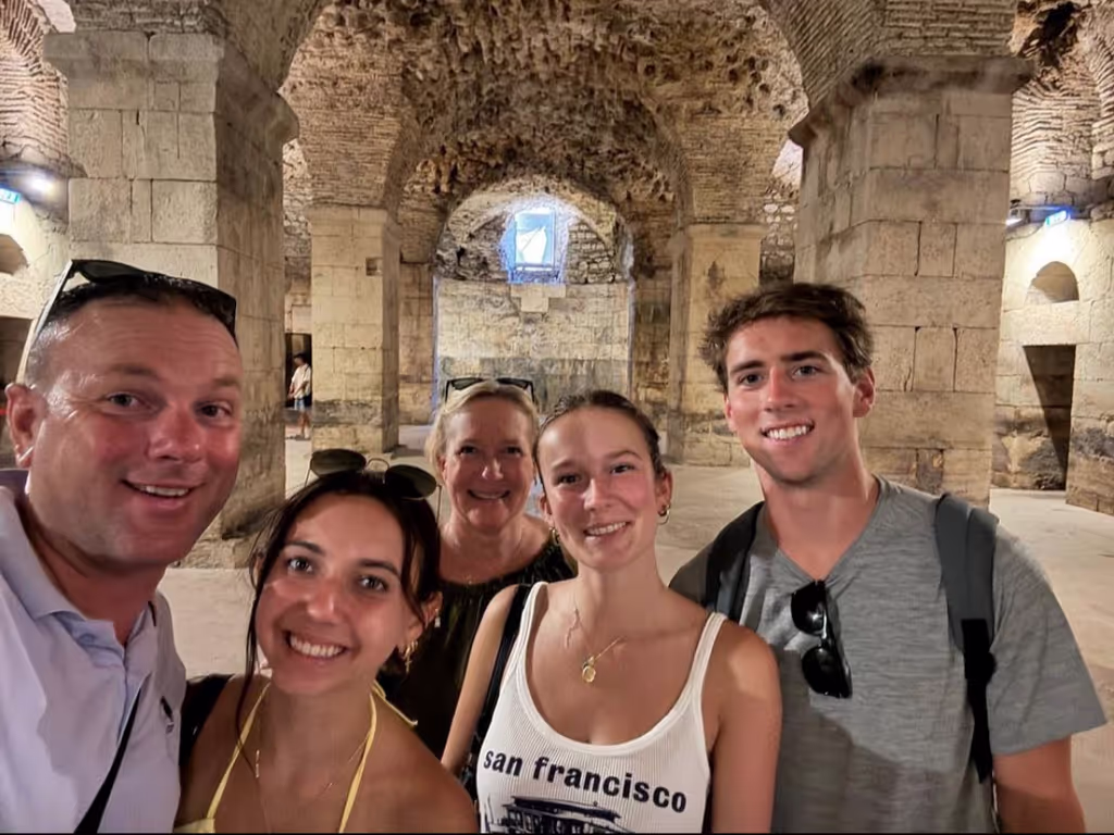 Split Private Tour - Happy Guests