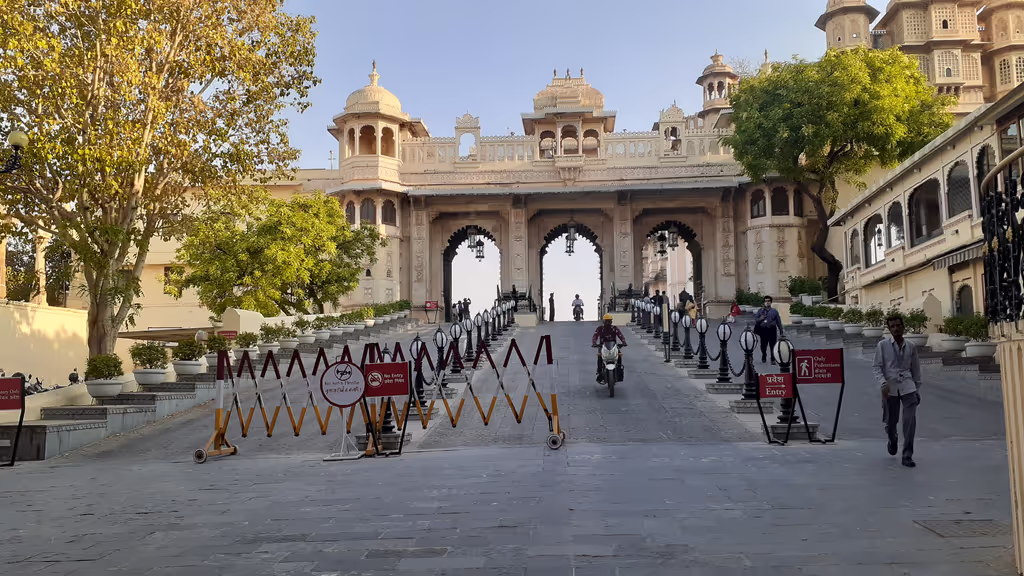 Udaipur Private Tour - Palace Entrance