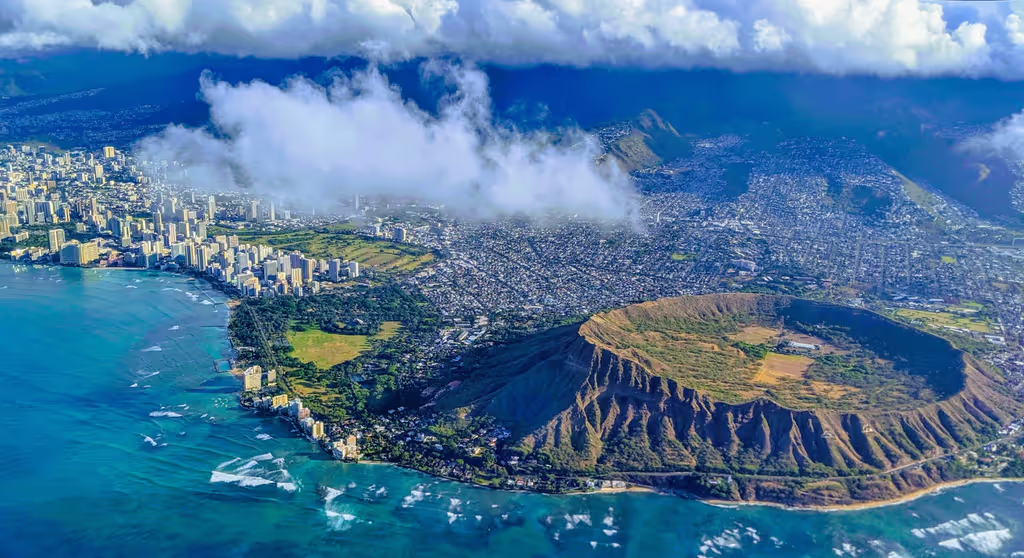 Honolulu Private Tour - Kapiolani Park, Ala Wai Golf Course, Diamond Head, and Waikiki Beach