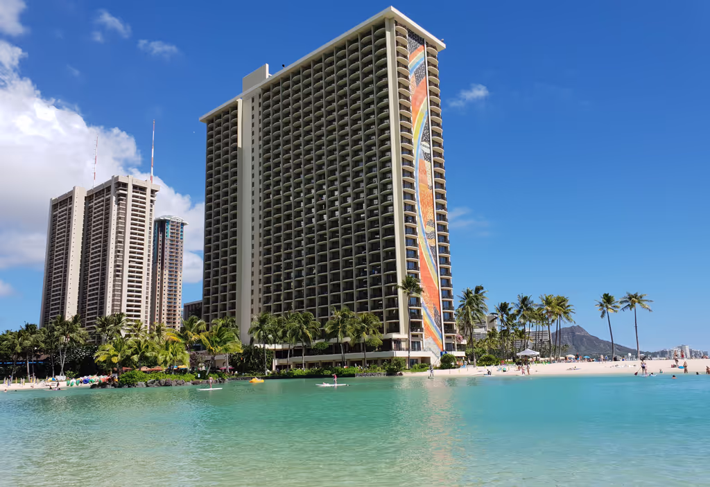 Honolulu Private Tour - Duke Kahanamoku Lagoon in front of Rainbow Hotel