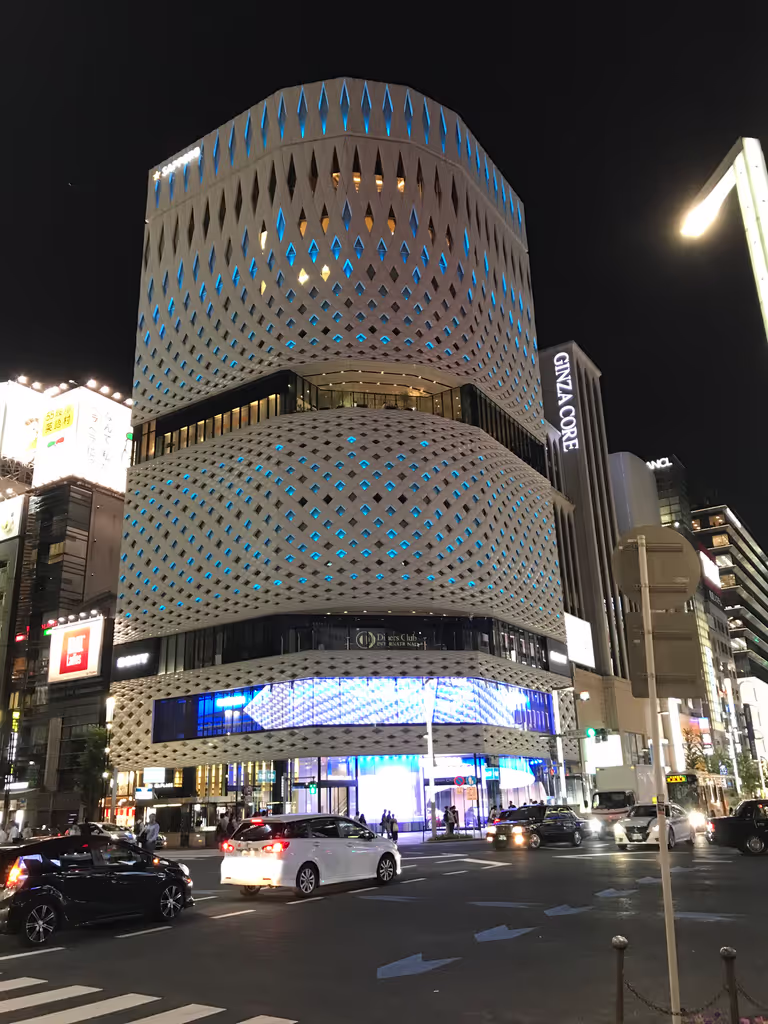 Tokyo Private Tour - Ginza is a fabulous commercial area, which you could call "5th ave. of Tokyo". You will enjoy classical and luxurious atmosphere of Japan's top shopping districs.