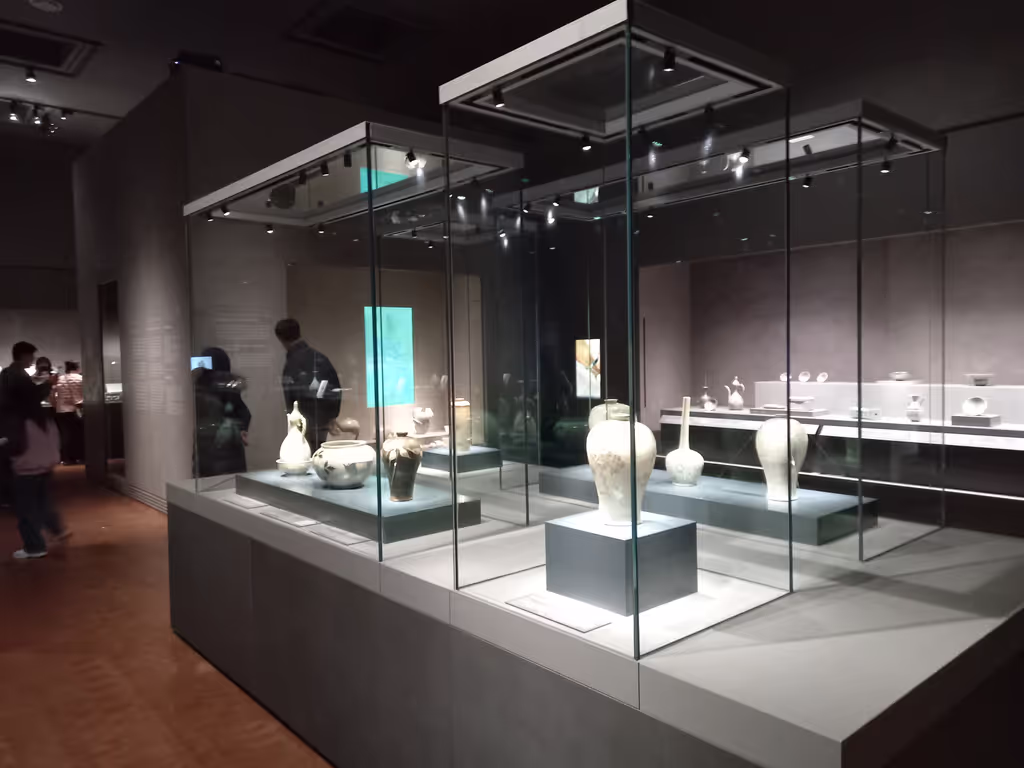 Seoul Private Tour - National Museum - porcellain