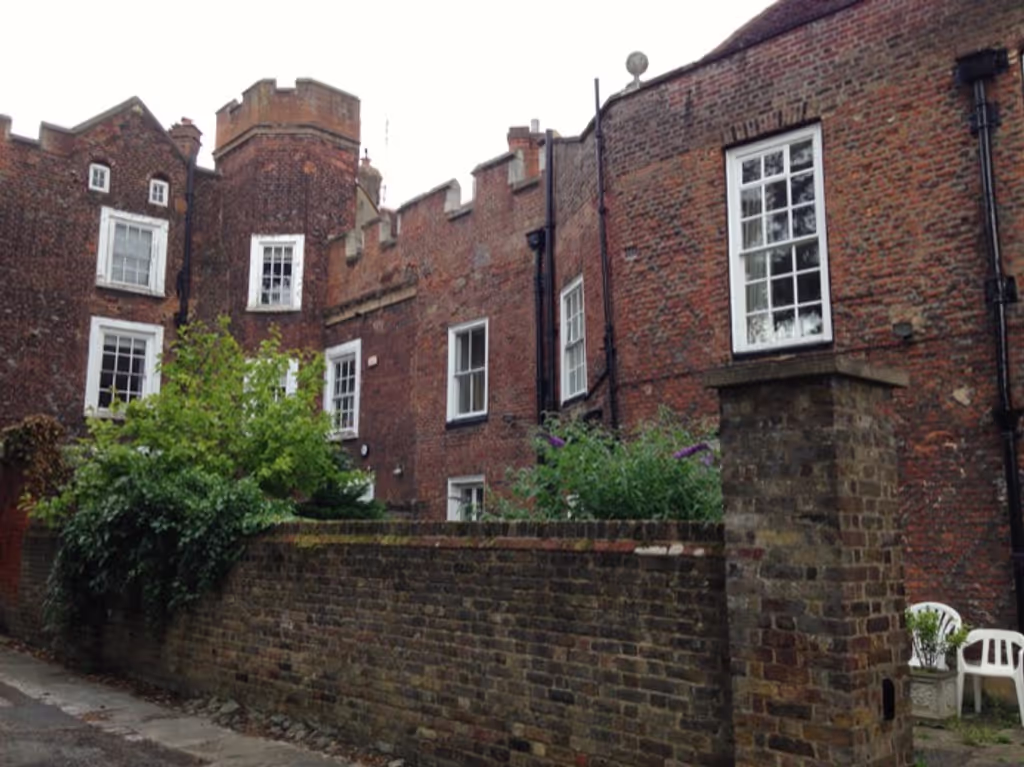 London Private Tour - The Wardrobe at Richmond Palace