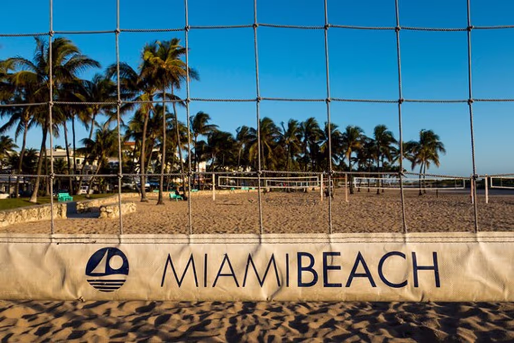 Miami Private Tour - Play time on the sand!