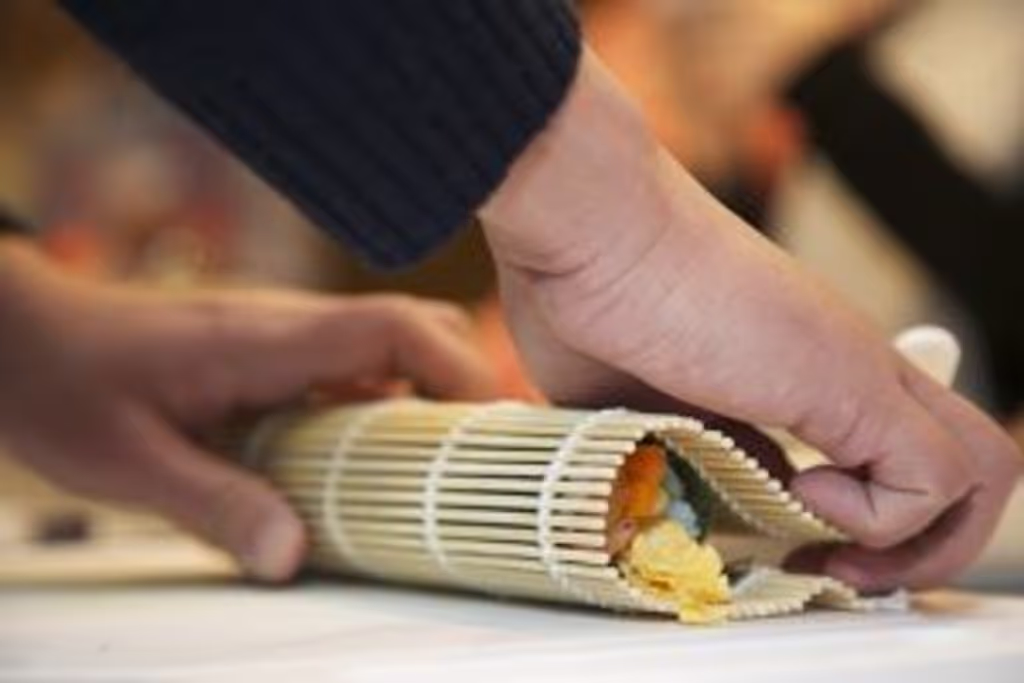 Tokyo Private Tour - Making sushi rolls
