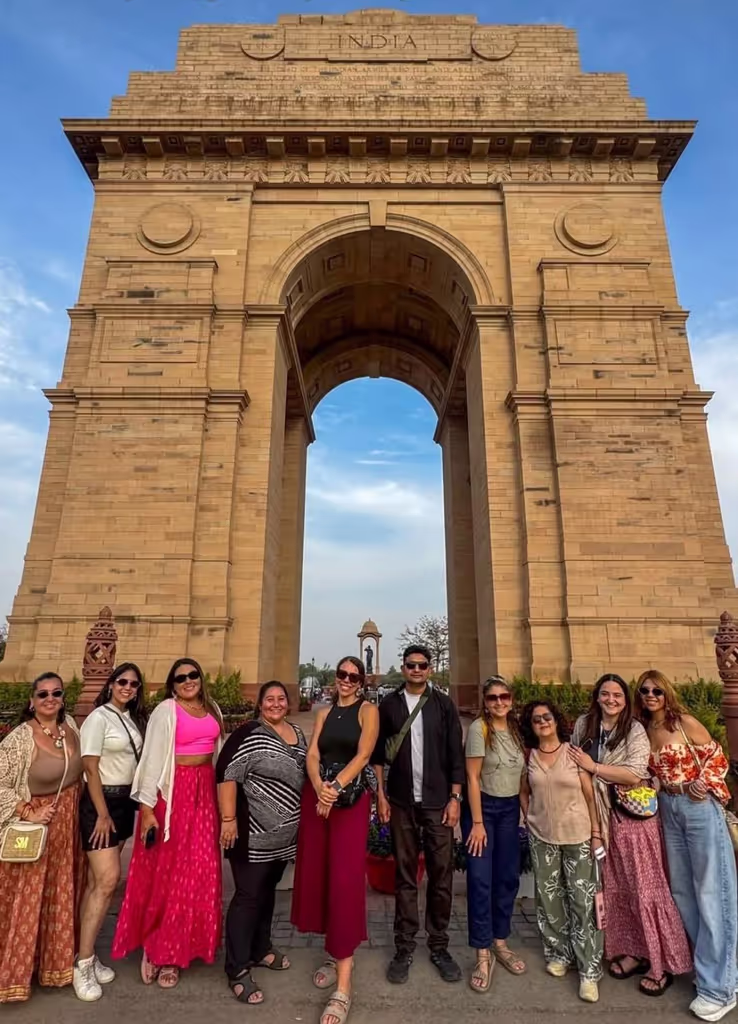 Delhi Private Tour - India Gate with Chilean Group