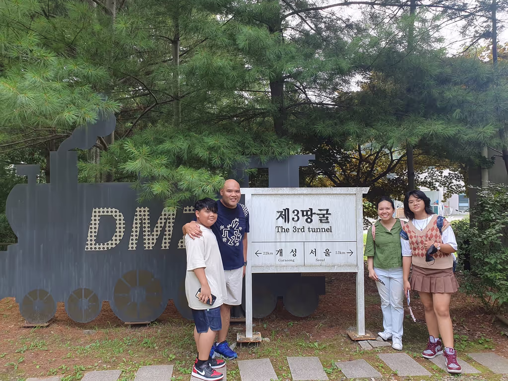 Seoul Private Tour - DMZ 3rd tunnel, Rapada family from US, photo by Hans
