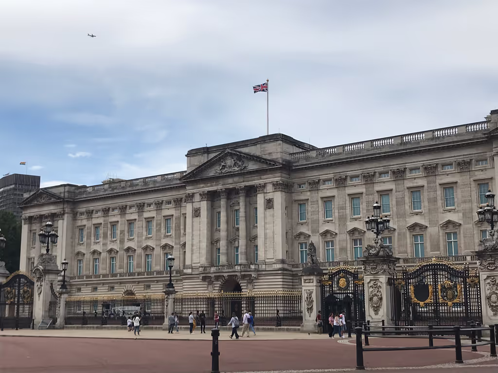 London Private Tour - Buckingham Palace.  I can tell if the King is in or out.