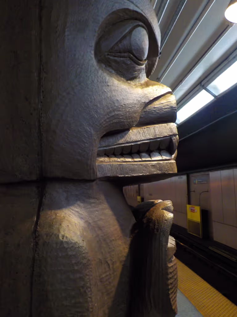Toronto Private Tour - Museum Subway Station