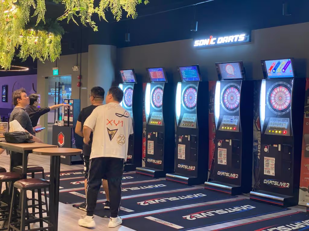 Singapore Private Tour - Beer Darts