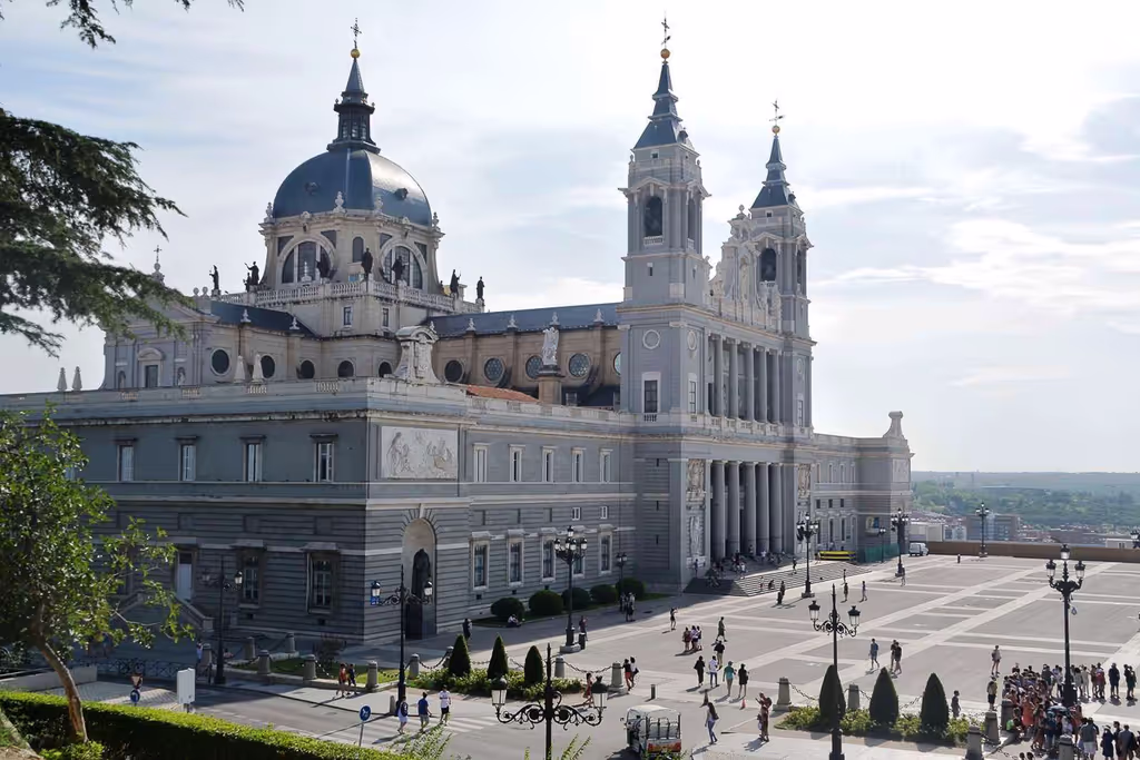 Madrid Private Tour - Palace Cathedral