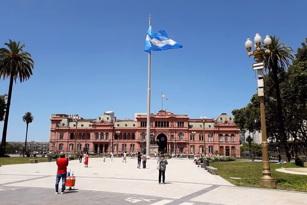 Buenos Aires Private Tour - May Square: Where history resonates