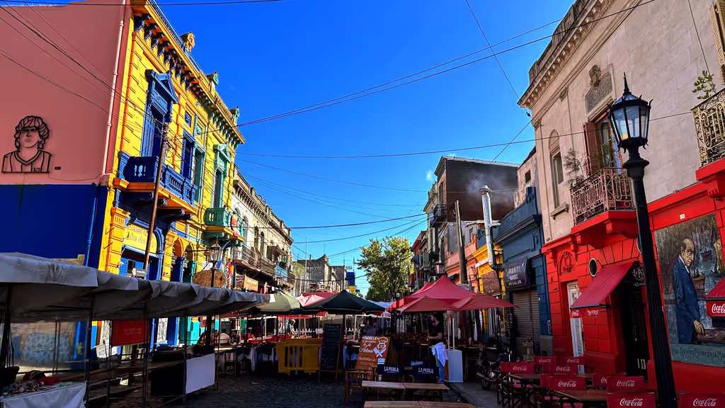 Buenos Aires Private Tour - Strolling through the vibrant hues of Caminito