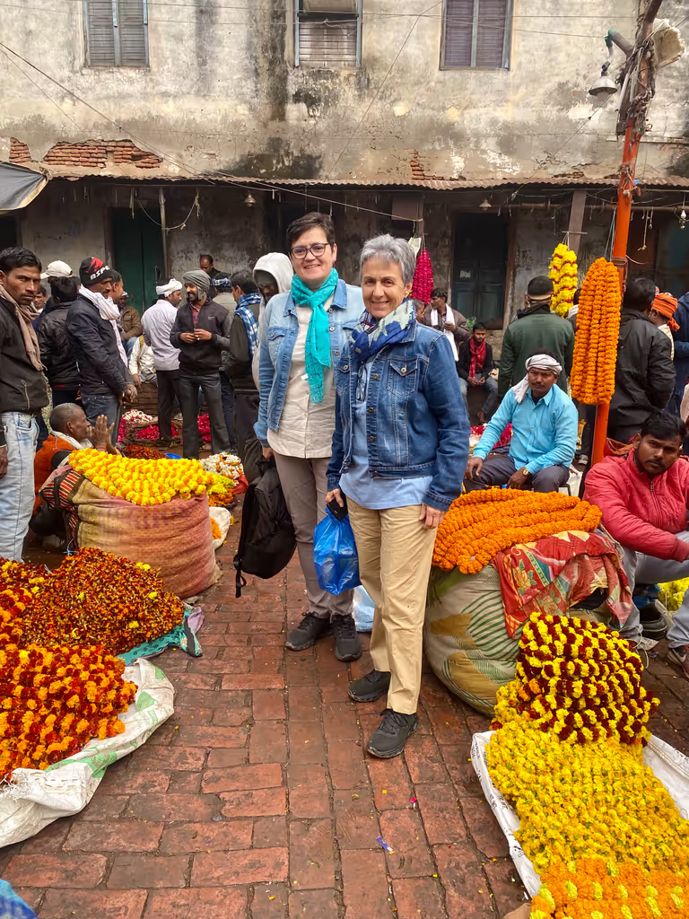 Varanasi Private Tour - Visit the wholesale flower