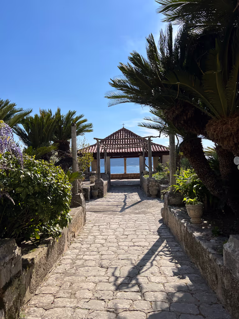 Dubrovnik Private Tour - King's Landing garden - lemon cake scene!
