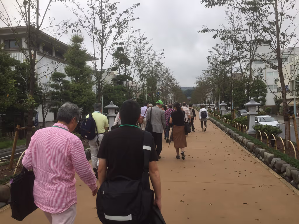 Kamakura Private Tour - Dankazura to Tsurugaoka Hachimangu Shrine