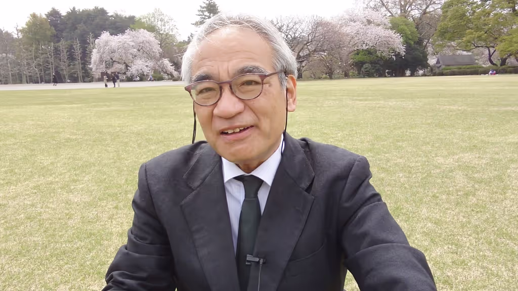 Tokyo Private Tour - The pleasant lawn of Shinjuku Gyoen National Garde