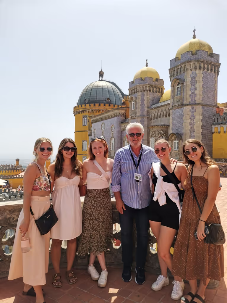 Lisbon Private Tour - Our guide with smiling customers