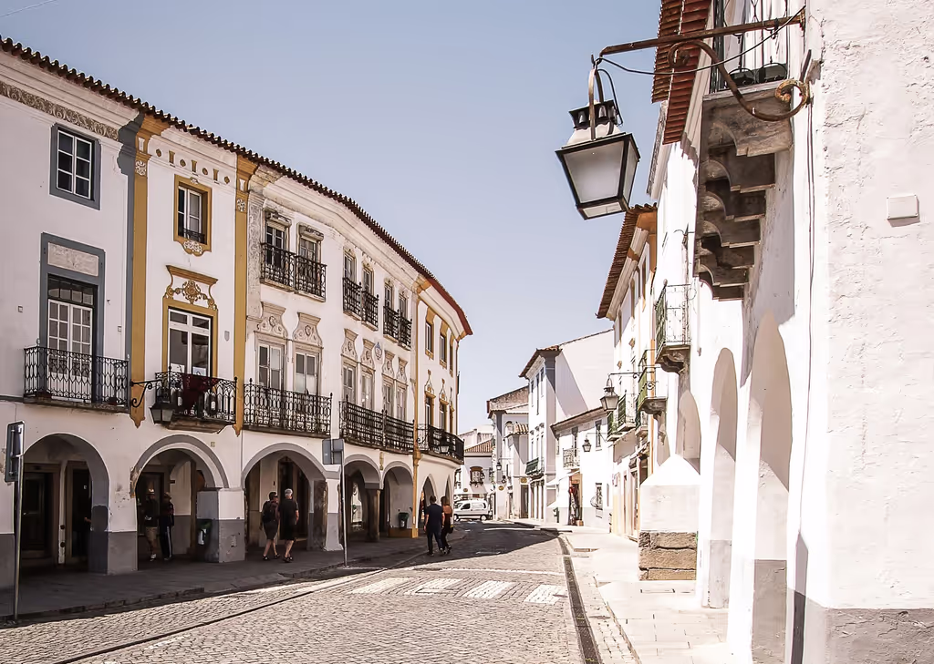 Lisbon Private Tour - Évora's streets