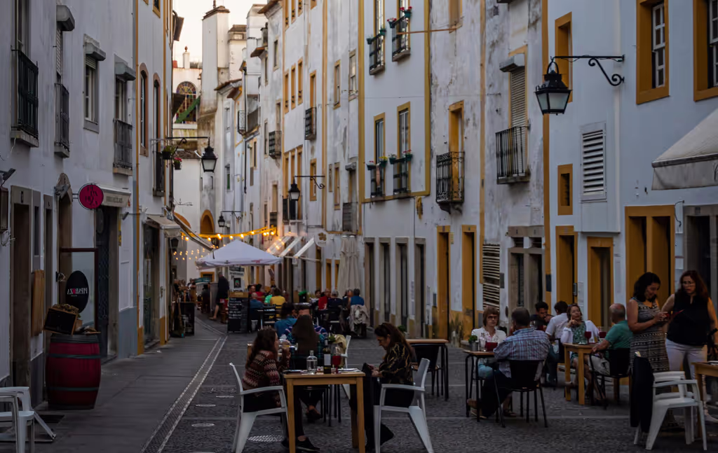 Lisbon Private Tour - Évora's streets