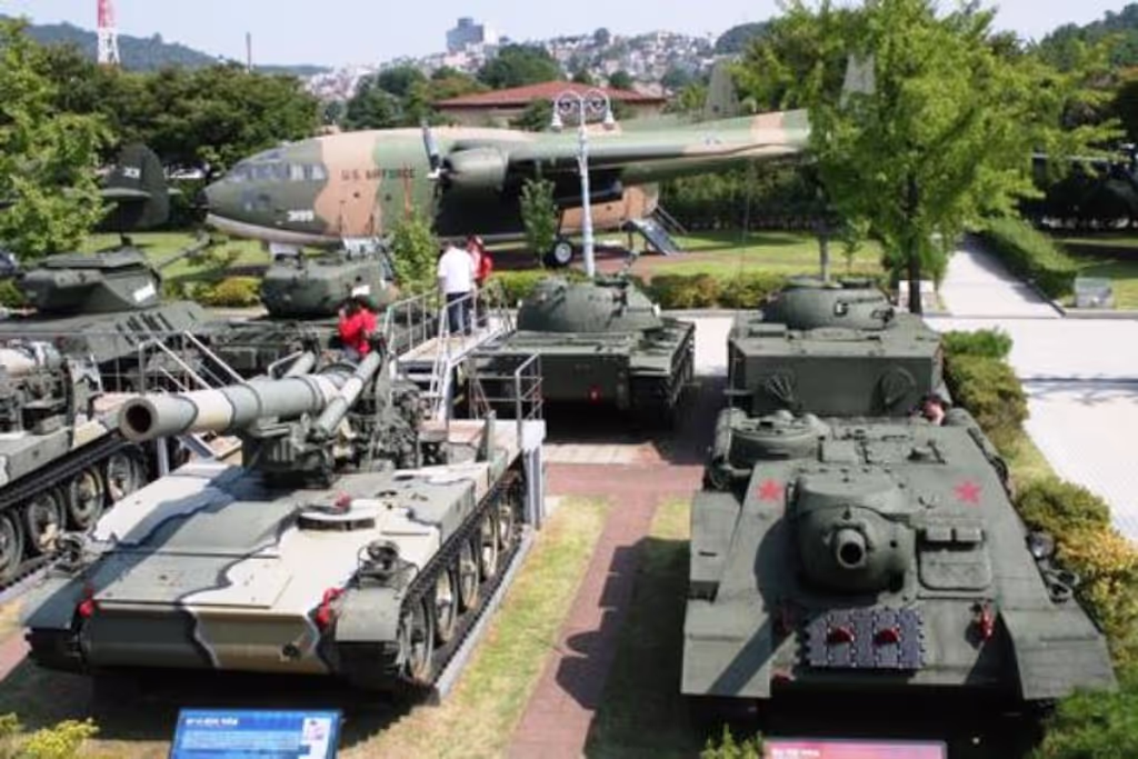 Seoul Private Tour - The Outdoor Weaponry Lot