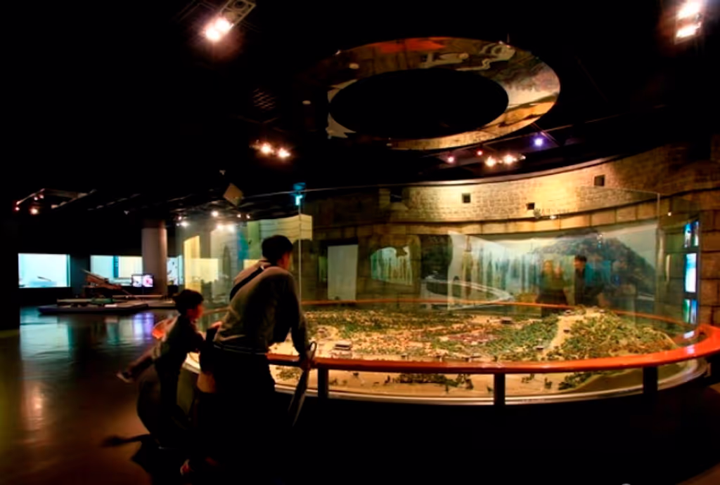 Seoul Private Tour - Exhibits of the 1950-53 War