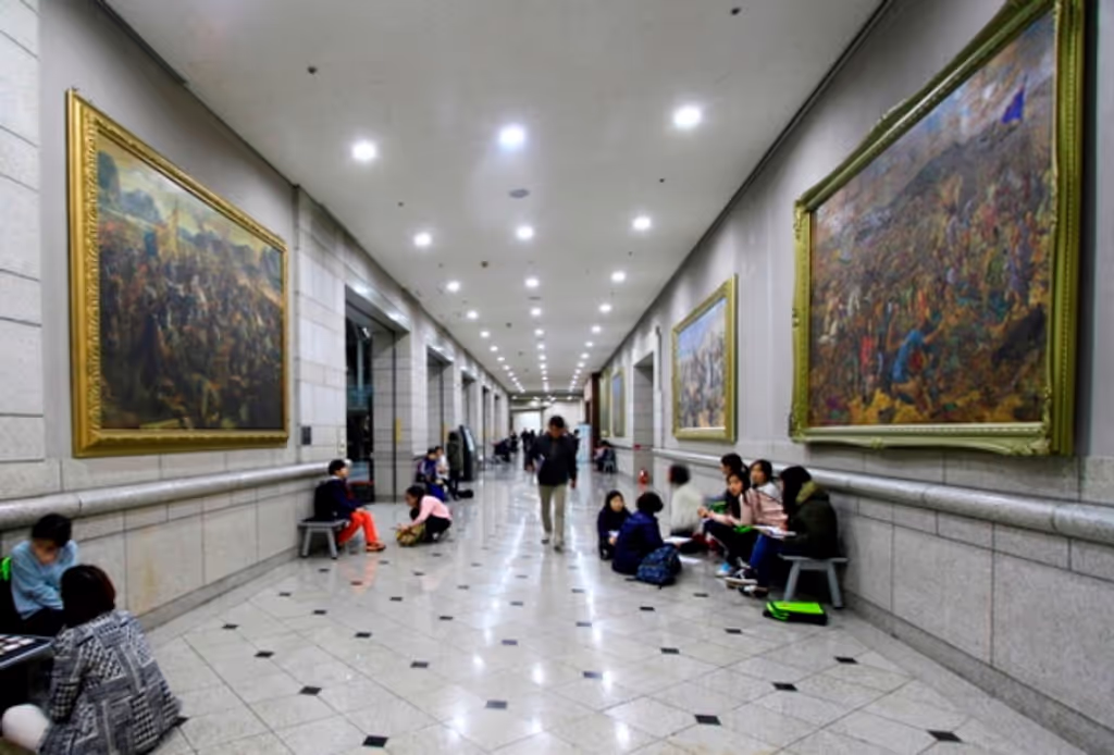 Seoul Private Tour - Huge paintings of War in Korea